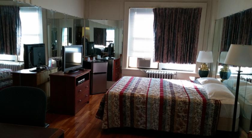 Hotel Riviera Newark Room photo